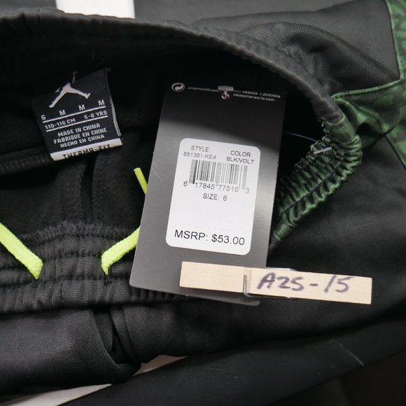 Nike Air Jordan Boys Size 6 Fleece Sweatpants & T-Shirt Outfit Irish Black/Green - Picture 3 of 6